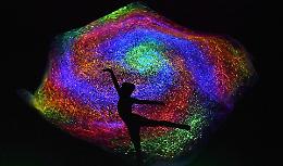 "Cosmos": l'innovativo spettacolo di Evolution Dance Theater inaugura la rassegna ModenaDanza 2025 