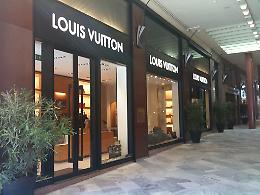 Vandalismo a Bologna: nella Galleria Cavour danni ingenti a Louis Vuitton e al ristorante San Silvestro in Cantina