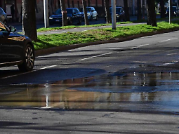 Viale Panzacchi: una  nuova rottura della condotta dell'acqua di Hera causa allagamenti e disservizi a Bologna 