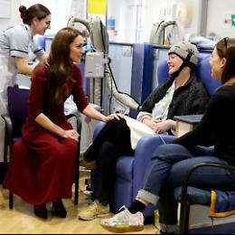 Kate Middleton in visita all'ospedale che l'ha curata: "Ringrazio tutti coloro che..."