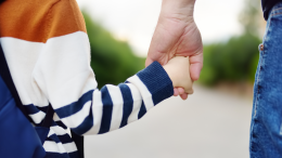 Coppia arrestata per botte e minacce di morte al figlio di 8 anni nel modenese