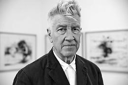 Addio a David Lynch: il cinema piange il maestro autore di "Twin Peaks" e "Mulholland Drive" 