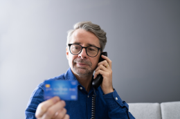 Finto bancario inganna imprenditore con la truffa dell'SMS, scatta la denuncia