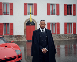 Lewis Hamilton finalmente in rosso: il sette volte campione del mondo approda a Maranello