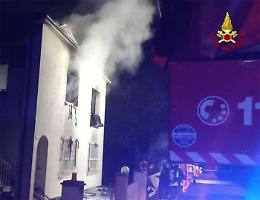 Scoppia un incendio a Reggio Emilia: tempestivi i soccorsi dei vigili del fuoco