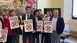 Bocche cucite sulla raccolta firme: risultato ancora in bilico
