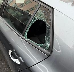 Bolognina: 9 auto danneggiate in due notti in via Fioravanti