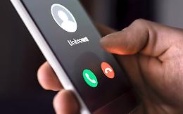 SMS falsi e finti carabinieri per svuotare i conti correnti, nuove truffe in corso