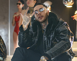 Emis Killa nei guai: indagato per associazione a delinquere