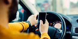 Chi usa il telefono alla guida può essere individuato da nuove telecamere intelligenti