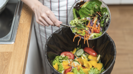 Ogni anno 8,2 milioni di tonnellate di cibo vengono sprecate e il costo è di 372 euro a persona