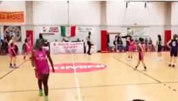 Nessuna squalifica per la 17enne espulsa dopo la reazione agli insulti razzisti