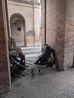 Porta Saragozza: non è un'installazione, ma miseria vera