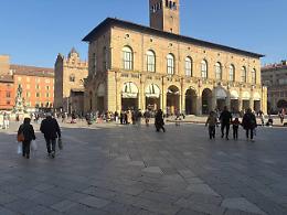 Infermiera del 118 aggredita in Piazza Maggiore durante un soccorso