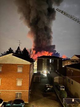 Incendio devastante a Reggio Emilia: in fiamme lo stabilimento Inalca
