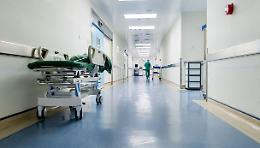 Crisi della sanità italiana: in 10 anni tagliati oltre 70 ospedali e 10 mila posti letto
