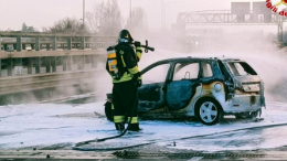 Auto in fiamme all'alba sulla A14: conducente illeso
