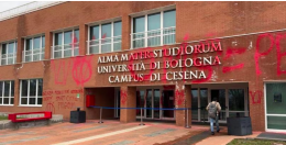 Atto vandalico No-Vax al campus di Cesena