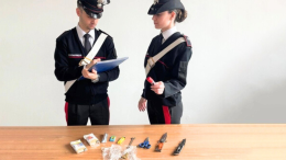 Non si ferma all’alt e fugge sull’auto rubata: bloccato dopo uno schianto