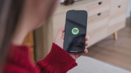 Spotify annuncia l'atteso lancio del piano 'Music Pro' entro il 2025 per sfidare Apple Music e Tidal