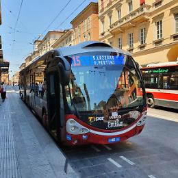 Autista del bus fermato per guida in stato di ebbrezza grazie alla segnalazione di un passeggero