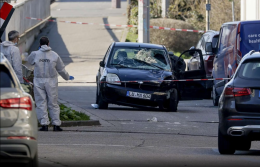 Panico in Germania: auto si lancia sulla folla 
