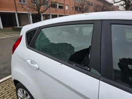 Bologna sotto assedio: auto vandalizzate e il mistero di un folle gioco online