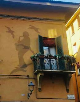 L'ombra indelebile di un artista immortale