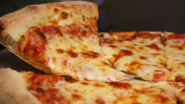 Pizza croccate anche il giorno dopo? I consigli del web e dei cooking show