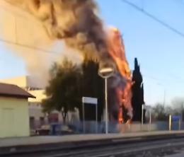 Incendio alla stazione di Borgo Panigale: disagi e ritardi per i pendolari