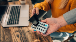 Truffe in aumento con il contactless: i consigli per evitarle