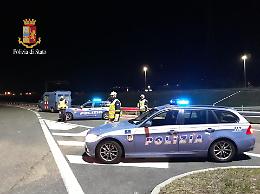 Arrestati due truffatori sull'A1: nascosti nei calzini i gioielli rubati a un'anziana