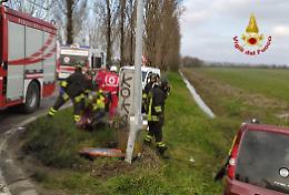Tragedia sulla strada per Novellara: uno scontro tra furgoni lascia un 50enne deceduto e un 25enne in condizioni critiche