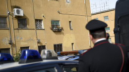 46enne perseguita l'ex moglie: divieto di avvicinamento e braccialetto elettronico