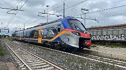 Caos alla stazione di Pianoro Nuovo: 30enne nigeriana blocca due treni e aggredisce una carabiniera