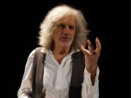 Alessandro Bergonzoni torna al Teatro Duse con 'Arrivano i Dunque'