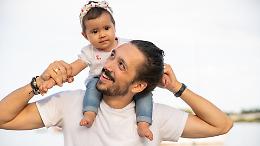  Sempre più papà in congedo, ma uno su tre lo evita: cosa succede?