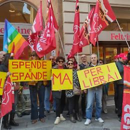 Lavoratori Feltrinelli in presidio a Bologna: otto ore di sciopero per il rinnovo del contratto integrativo