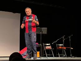 Alessandro Alberani porta in scena il Bologna dello scudetto con "1964-2024 Papà gioca in casa: 60 anni rossoblù"