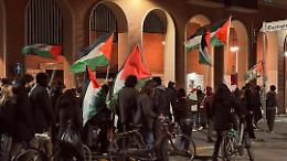 Manifestazione pro Palestina a Bologna: tensioni e bandiere bruciate