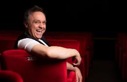 Gabriele Cirilli porta in scena "Cirilli & Family" al teatro Celebrazioni
