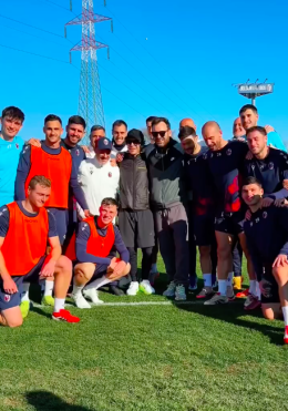 Cremonini e Valentino Rossi in visita a Casteldebole per caricare il Bologna verso il rush finale