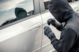 Smantellata la rete criminale specializzata nel furto di auto di lusso