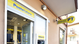 Assalto nella notte all’ufficio postale di Bologna: esploso il Postamat con un’auto