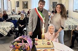 A Castel San Pietro festa per i 101 anni di Maria Rina Brichetti tra fiori, affetto e... danza