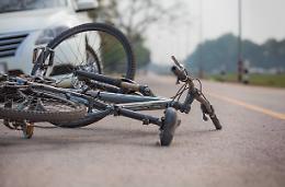 Scontro tra bicicletta e moto: 56enne in gravi condizioni 