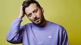 Cesare Cremonini compie 45 anni: curiosità, amori e la passione rossoblu