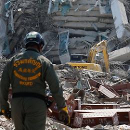 Scossa di magnitudo 7.7 devasta il Myanmar: ponti crollati e richiesta di aiuto internazionale
