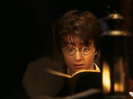 Il libro di Harry Potter valutato a 25 miliardi di dollari.  Potresti avere una fortuna nella libreria

