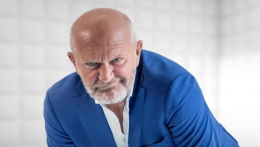 Andrea Pucci: un malore sul palco ferma lo spettacolo
